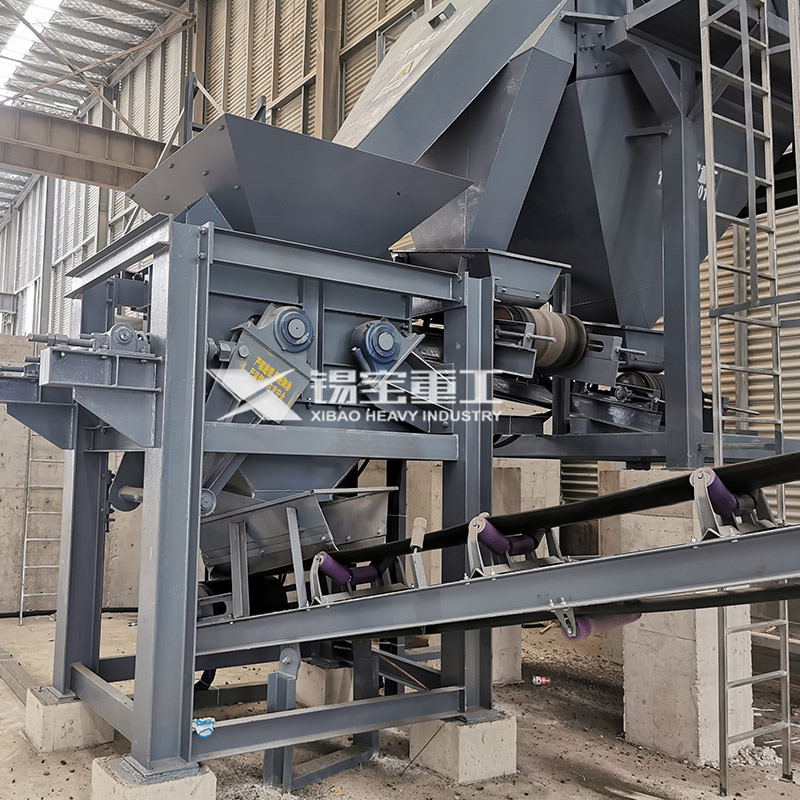 Asphalt mixture crushing equipment